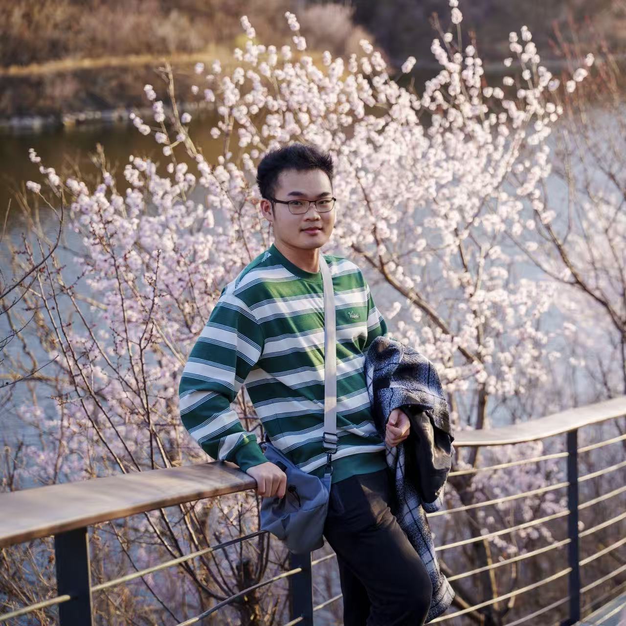 Yunqiao Yang